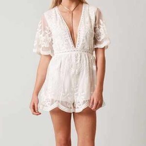New PERFECT summer lace romper!